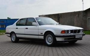 BMW 740i (E32) (UK) '1992